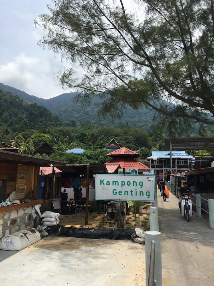 Marina Bay Resort & Restaurant Kampung Genting Esterno foto