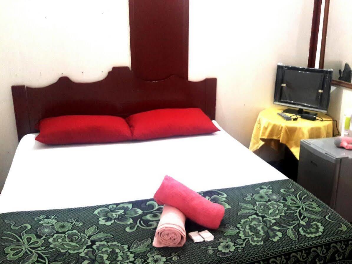 Marina Bay Resort & Restaurant Kampung Genting Esterno foto