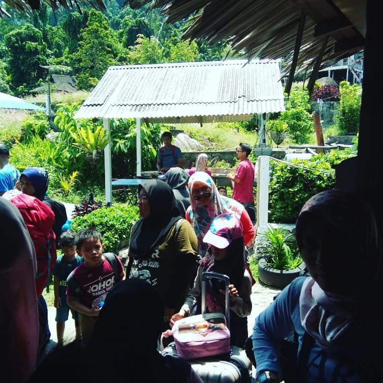 Marina Bay Resort & Restaurant Kampung Genting Esterno foto
